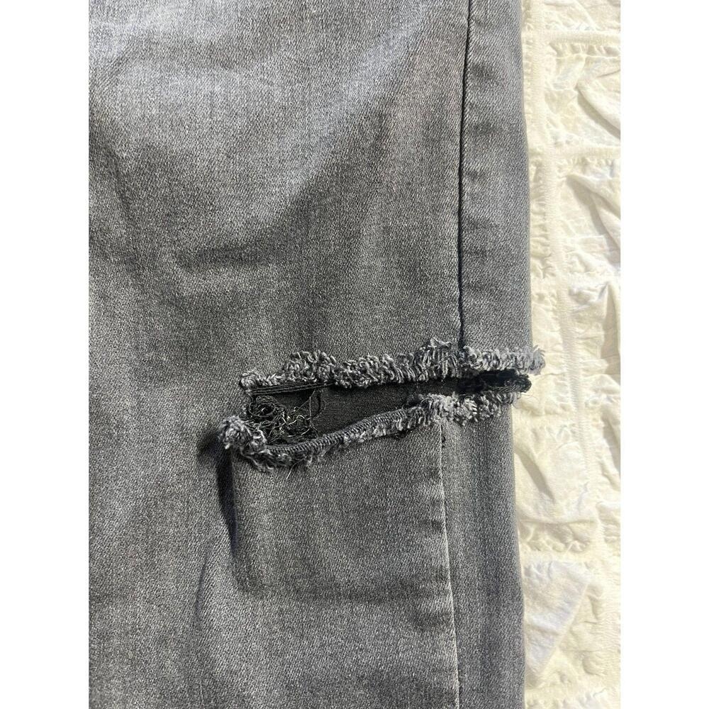 PrettyLittleThing Black Ripped Knee Frayed Hem Distressed Skinny Jeans Petite 4 - Picture 3 of 5